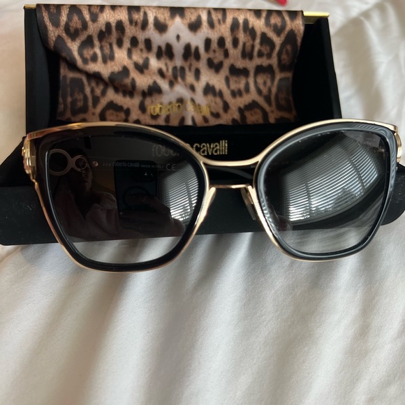 Brand new Roberto Cavalli Sun glasses for women - Picture 2 of 4